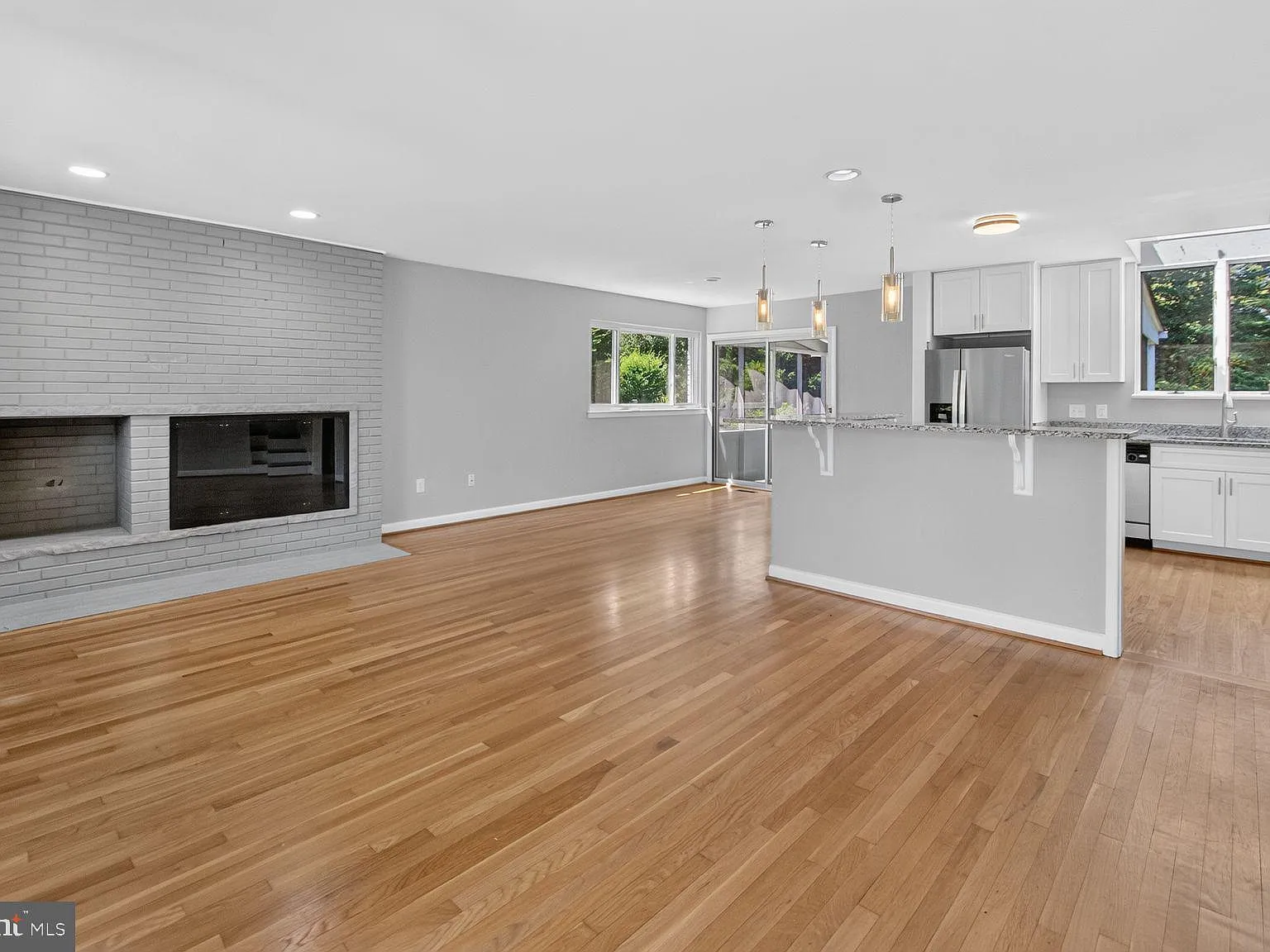 4 bed, 3.0 bath, 3342 sqft, $4,850 — Photo 3