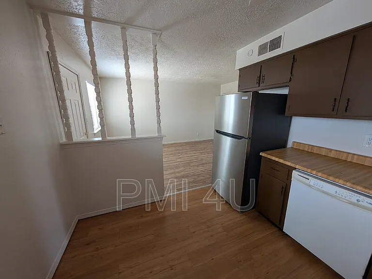 95 Darlene Rd SE #B — Photo 8