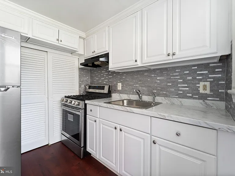 2510 Iverson St — Photo 9