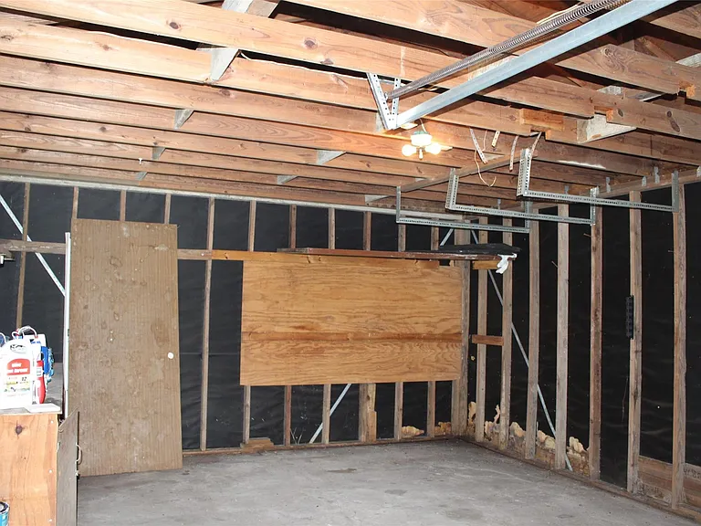 210 Brigadoon Ln — Photo 40