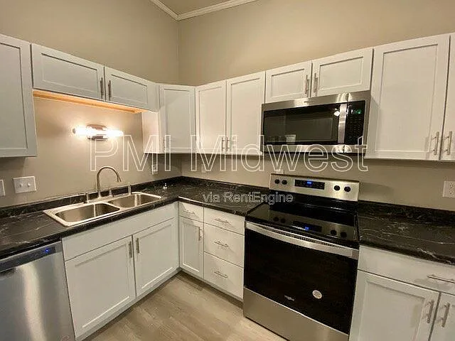 1542 Creekside Ln — Photo 5