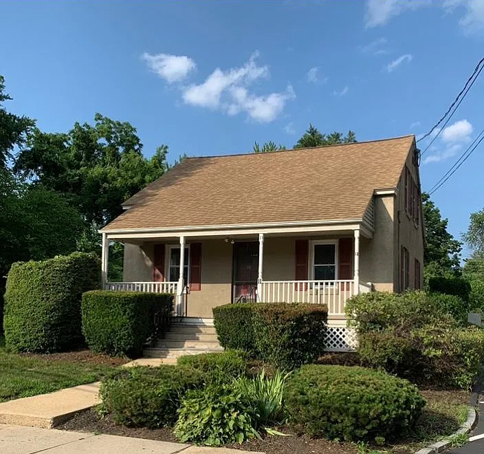 3 bed, 1.5 bath, $2,700 — Photo 2