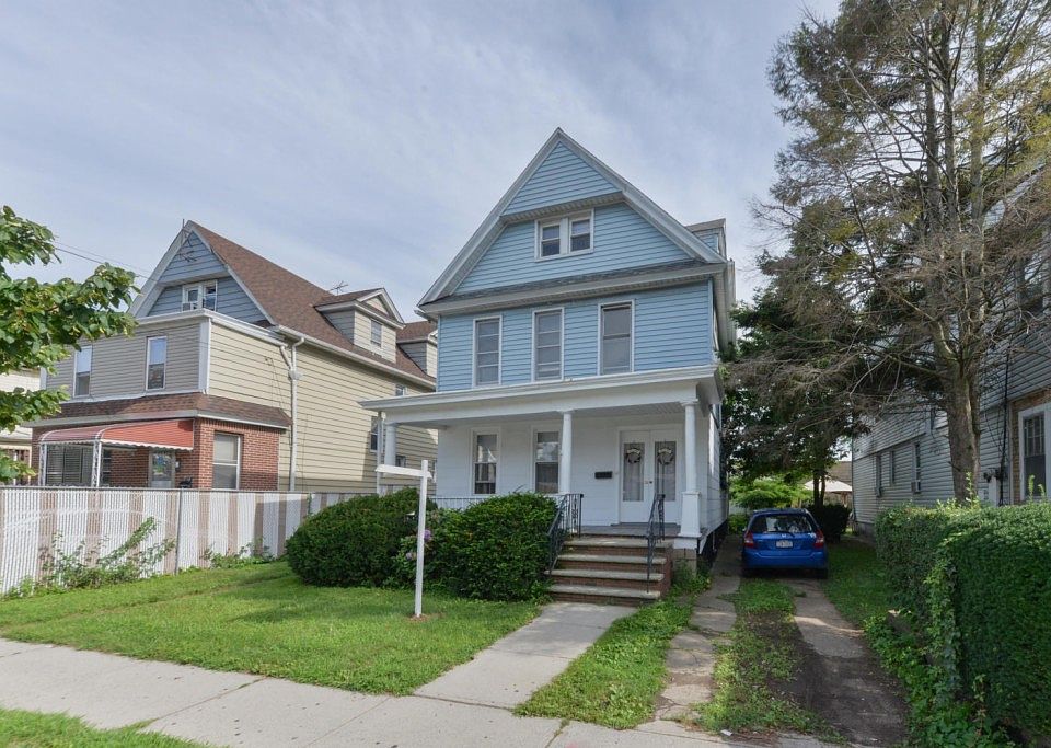 1st image of 11308 93rd Ave