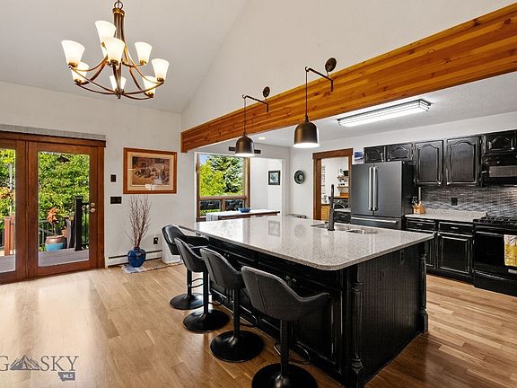 5th image of 1306 Robin Ln