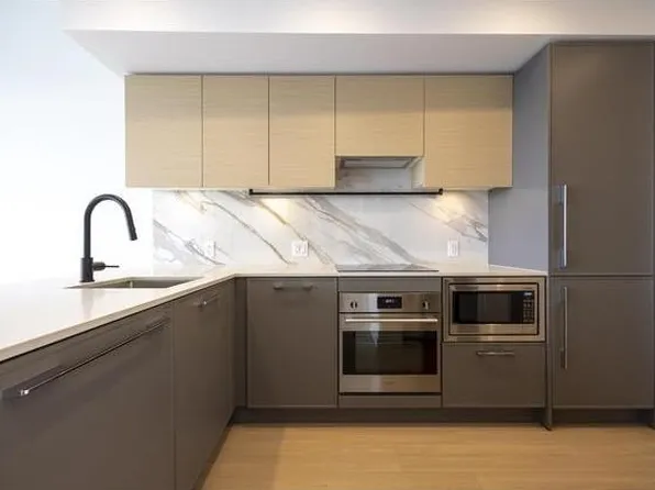 13745 George Jct #1002, Surrey, BC V3T 0R1