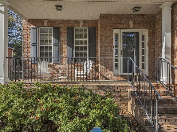 4th image of 279 Stonehaven Cir