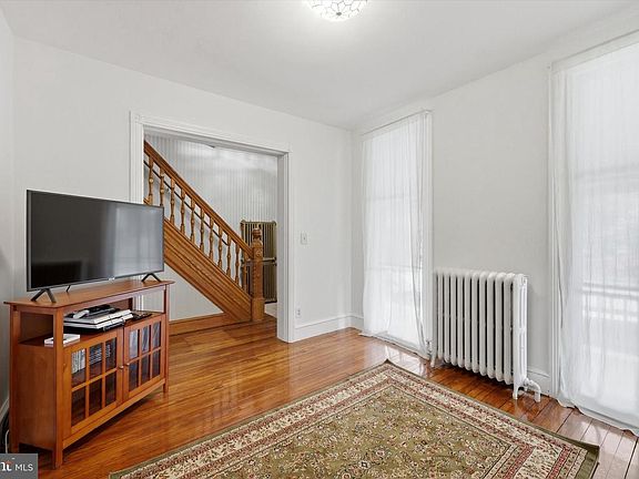 3rd image of 206 President Ave