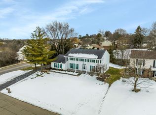 5282 Hardwoods Dr, West Bloomfield, MI 48323