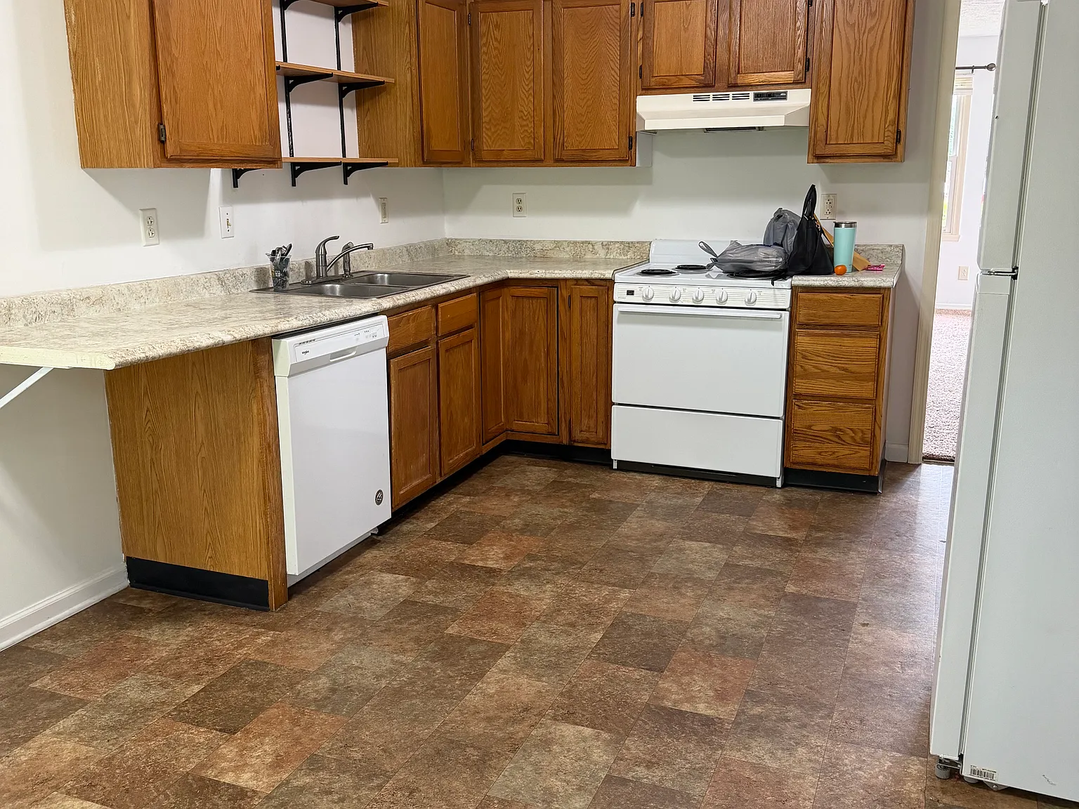 3 bed, 1300 sqft, $1,600 — Photo 4