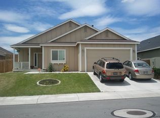 945 Aster Ln, Fernley, NV 89408