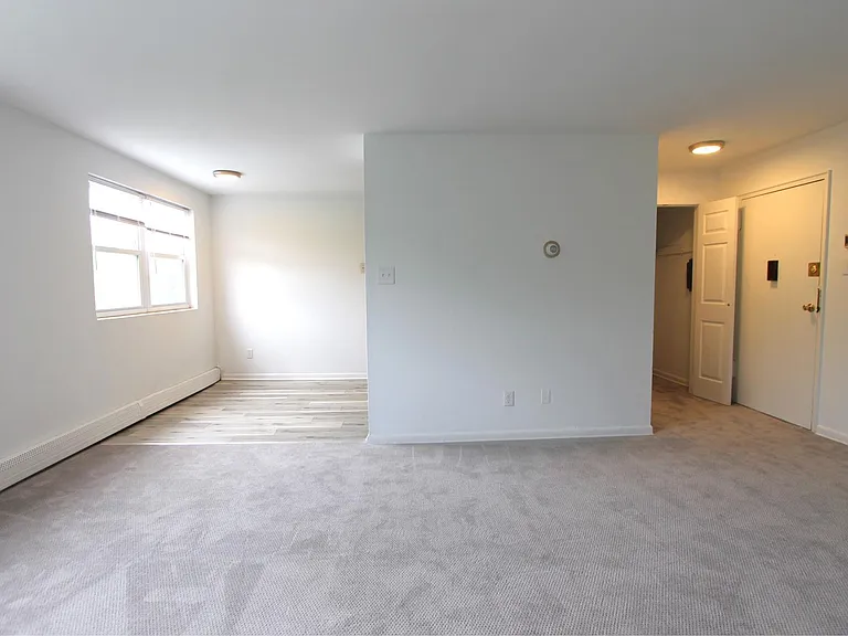 West Walnut Lane Apartments — Photo 38