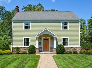 4 Wyndwood Rd, West Hartford, CT 06107