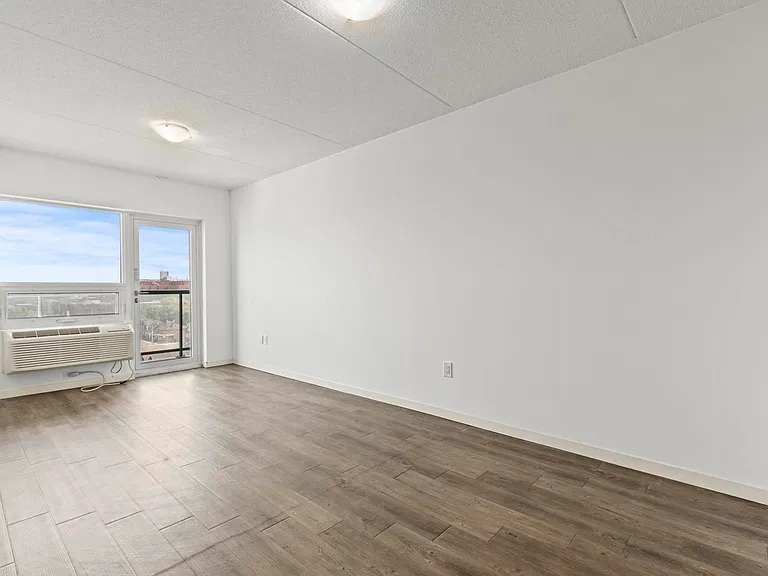 220 Cannon St E — Photo 40