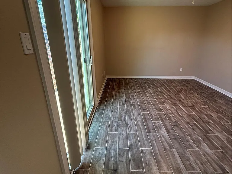 1909 Brun St #4 — Photo 27
