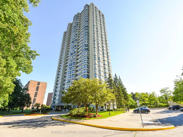 8 Lisa St #2807, Brampton, ON L6T 4S6