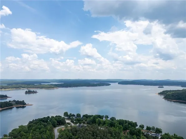 135 Deep Water Ct Unit 136, New London, NC 28127