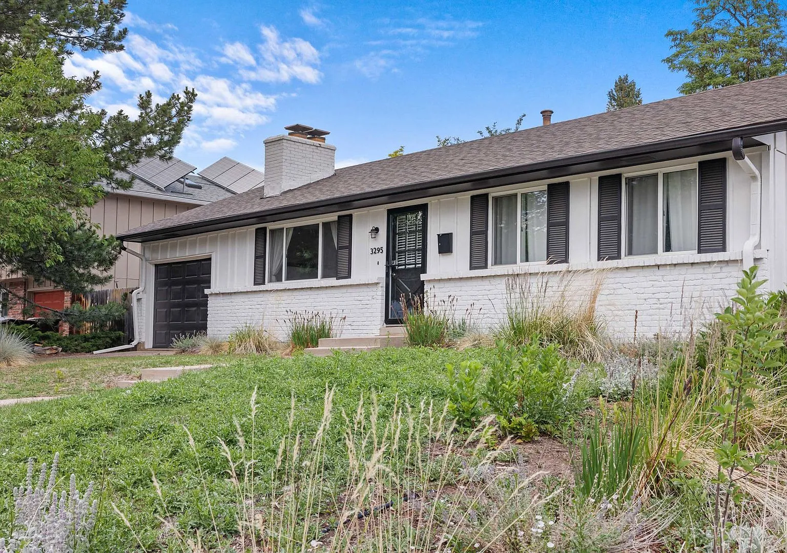 Beautiful 5 Bed 2 Bath South Boulder Home Available Now! — Photo 1