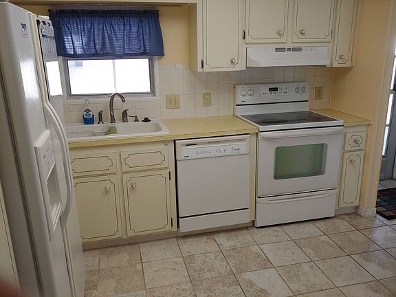 5th image of 454 Avanti Way Blvd #454