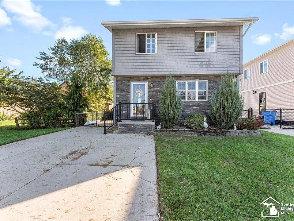 1st image of 29229 Munro St