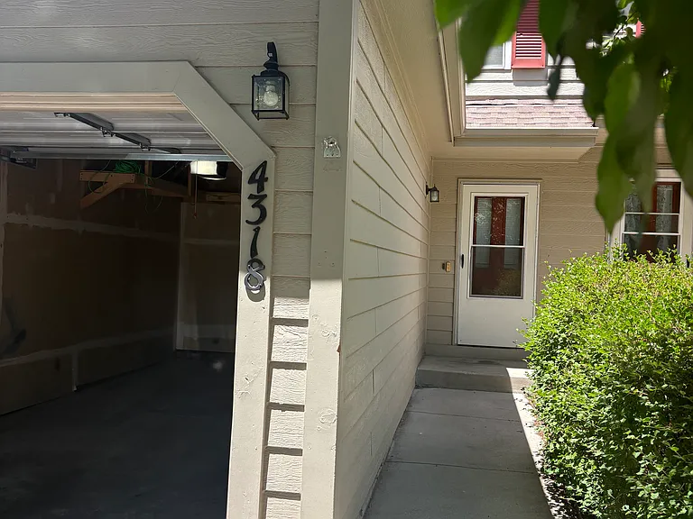 4318 Hunting Meadows Cir — Photo 2