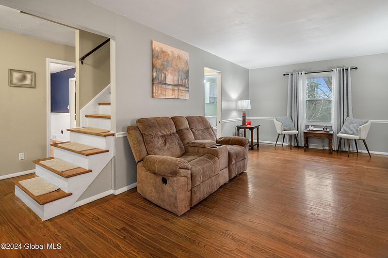 2nd image of 154 Lapp Road