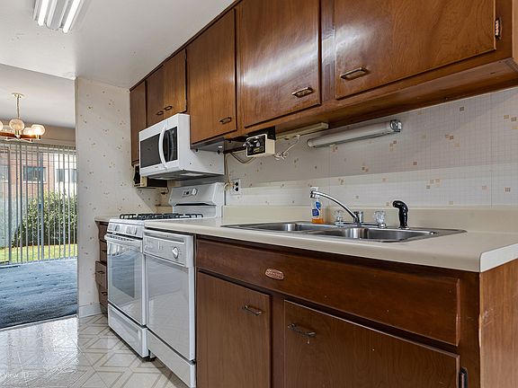 2nd image of 8460 Linder Ct