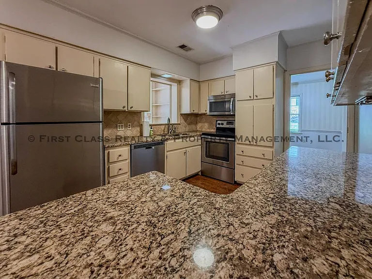 500 Ashworth Rd — Photo 11