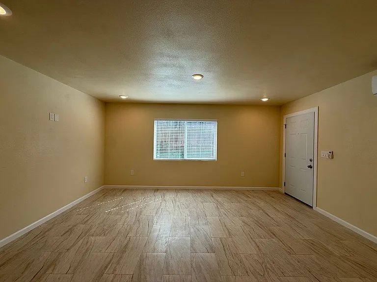 1215 Mira Flores Dr — Photo 5
