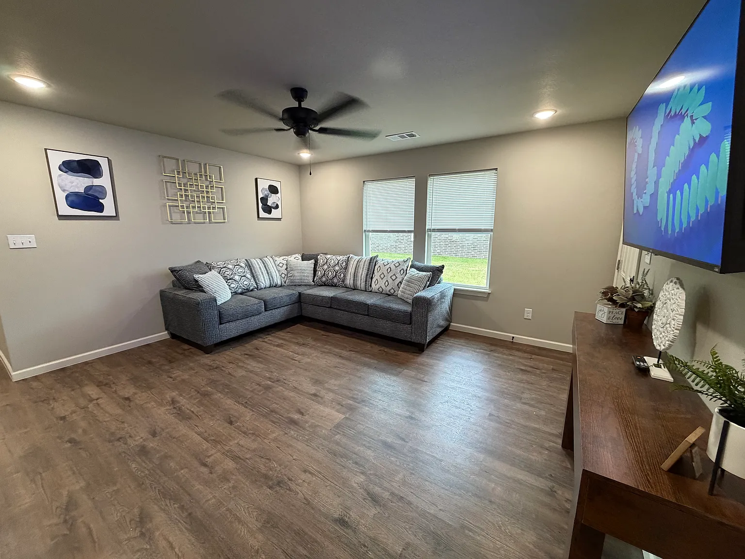 3 bed, 1025 sqft, $3,200 — Photo 3
