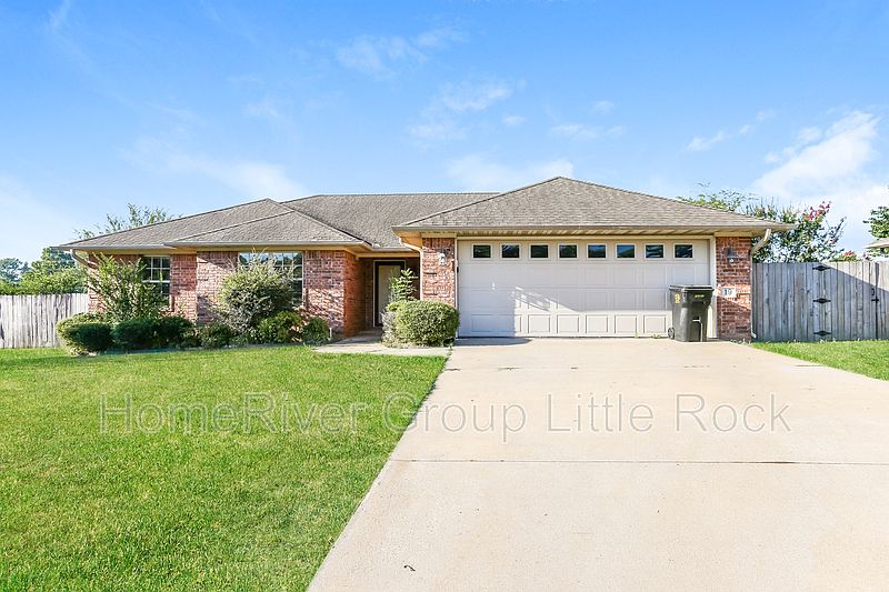 1st image of 19 Windsor Park Dr