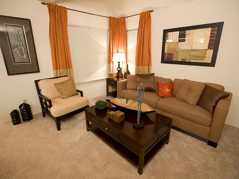 Shadowlake Villa Apartments — Photo 15