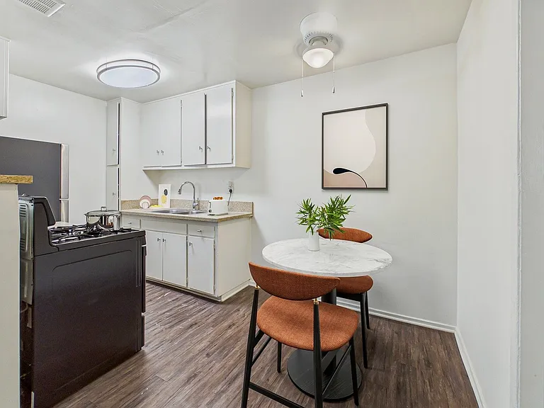 Roscoe Terrace — Photo 5