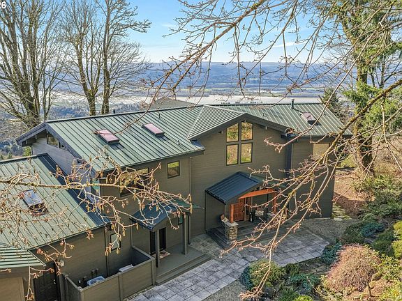 2nd image of 813 Varsity Rd