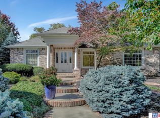 5615 Hickory Crest Rd, Lincoln, NE 68516