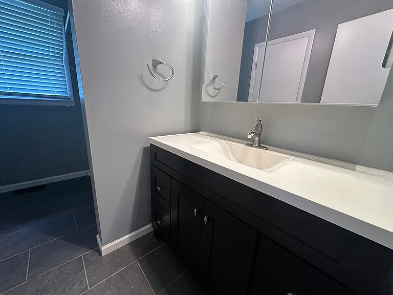 2063 W Highland Ln — Photo 15