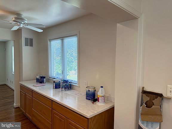 5th image of 10803 Hobson St