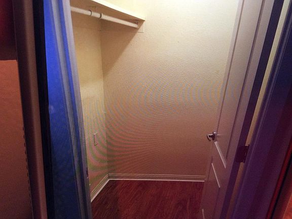 4th image of 886 Woodside Ln E Unit 2