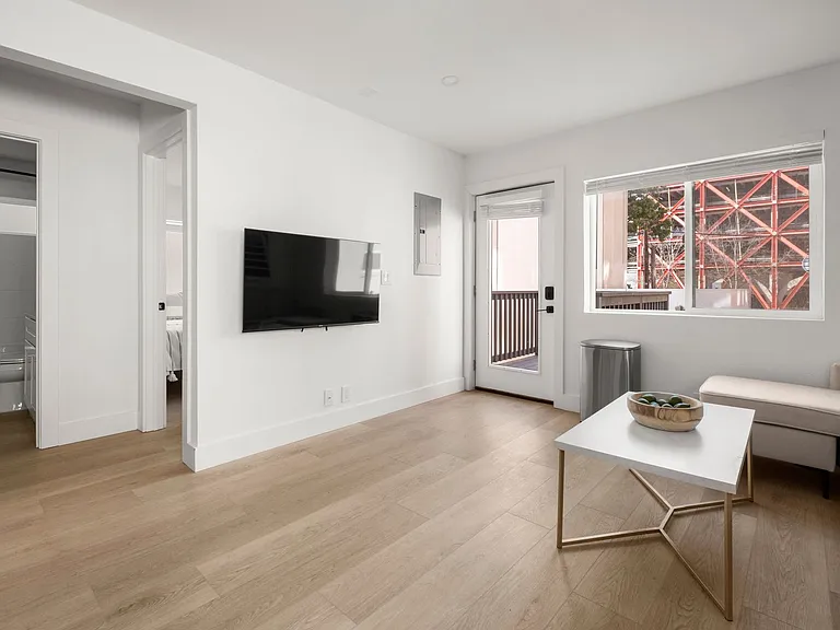 2221 Carleton St — Photo 4
