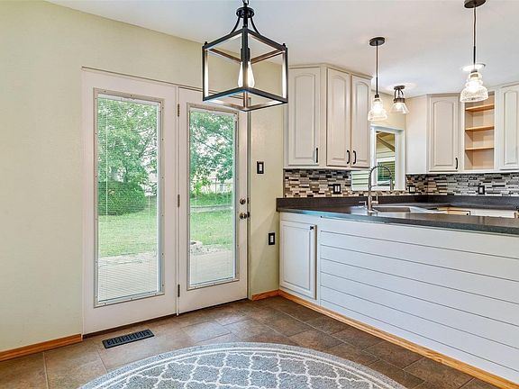 5th image of 2707 Cree Ct