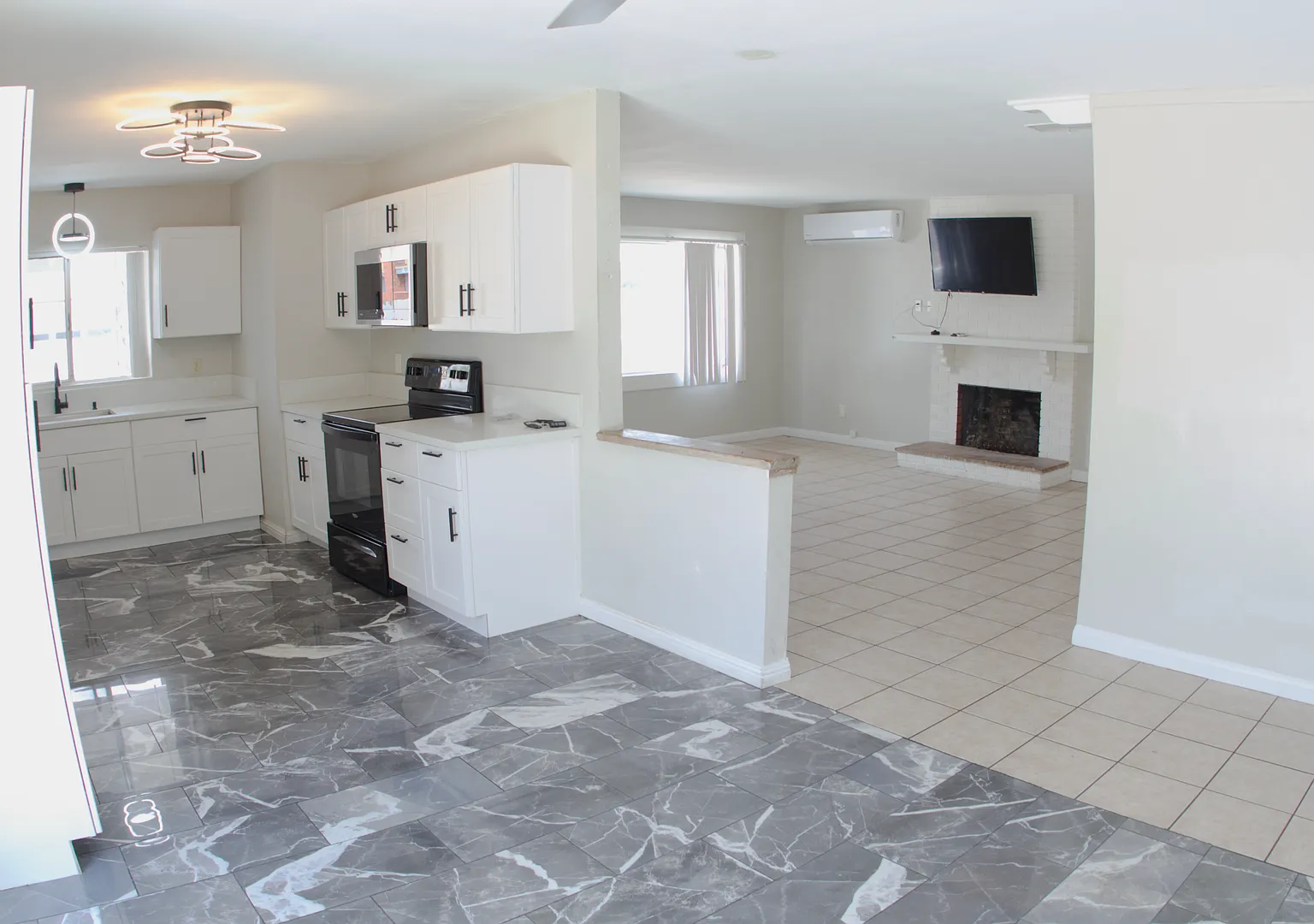 6 Bedroom 3 Bath- Large Rooms, Ac & Flat Energy Bills — Photo 1