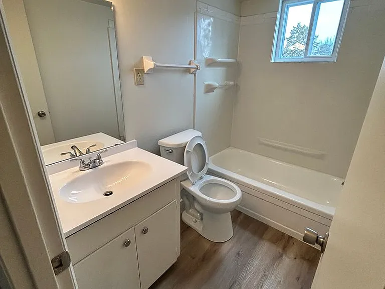 2309 W Broadway — Photo 15