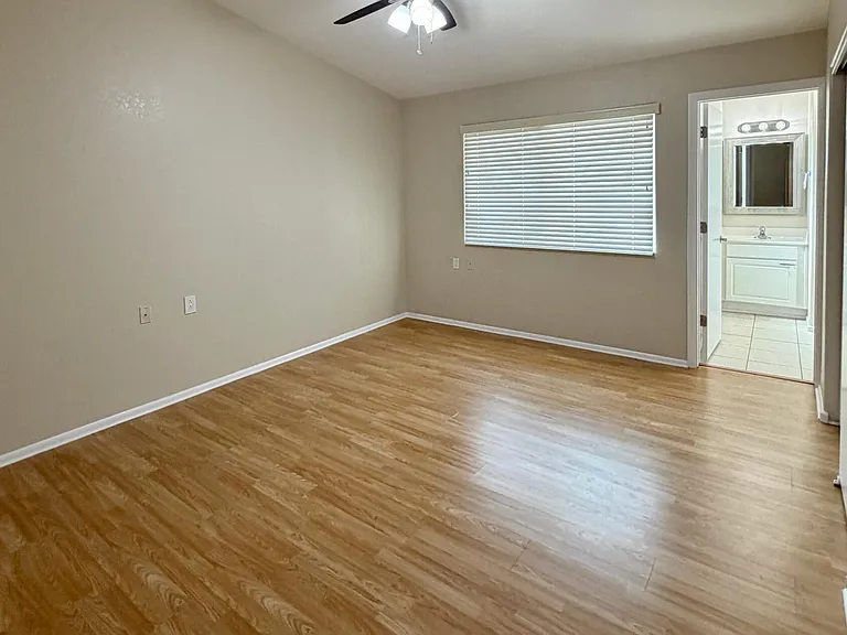 3005 W Ross Ave — Photo 8