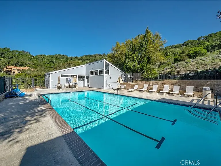 214 Meadow View Dr — Photo 23