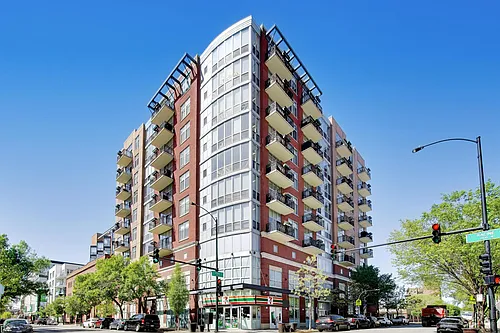 1201 W Adams St Photo 1