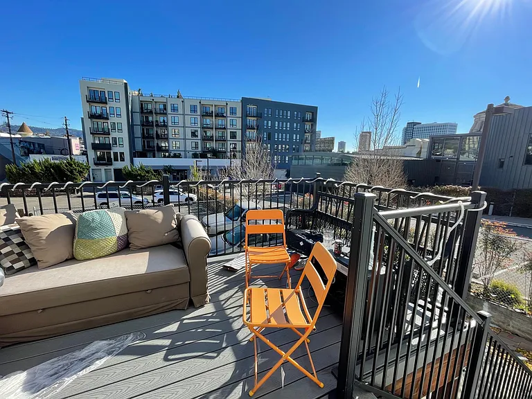 2832 Summit St #2 — Photo 11