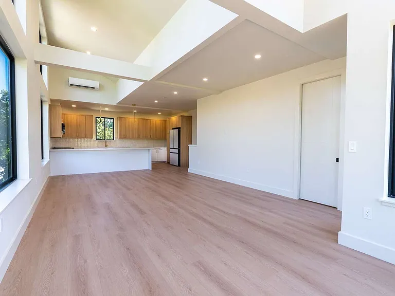 822 W 22nd Ave — Photo 39
