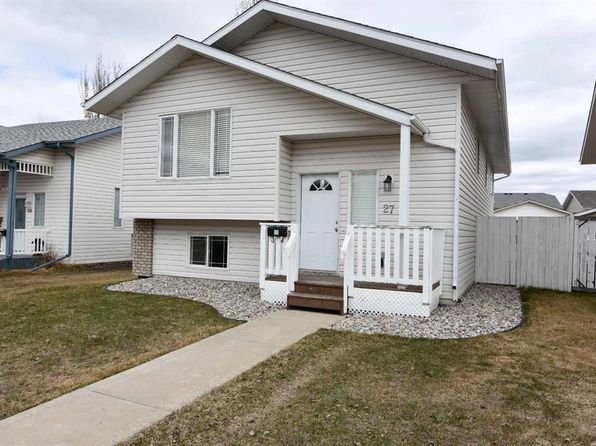 27 W Dolan Close, Red Deer, AB T4R 3A3