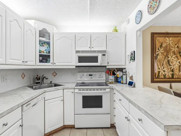 314 Knotty Pine Circle #C-1, Greenacres, FL 33463