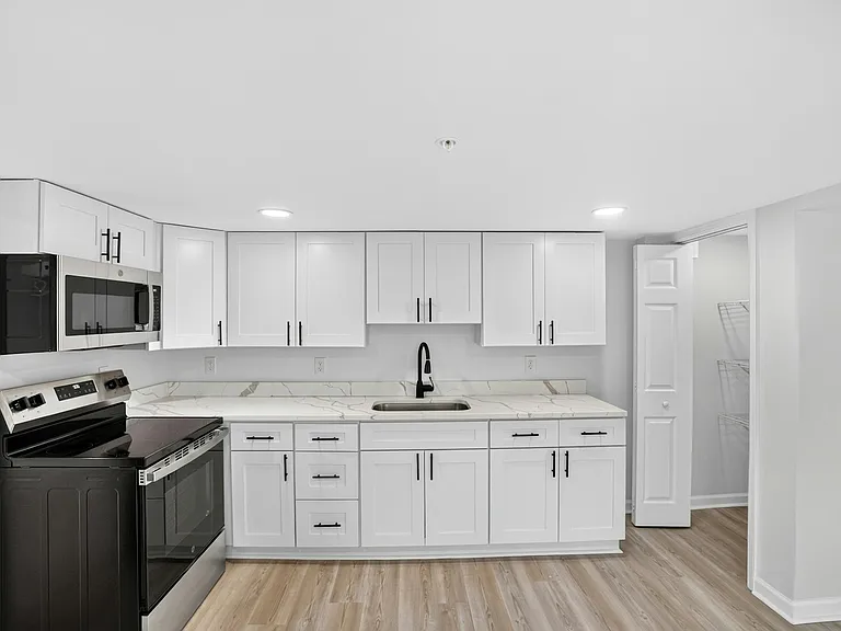 428 S Governors Ave #B — Photo 12