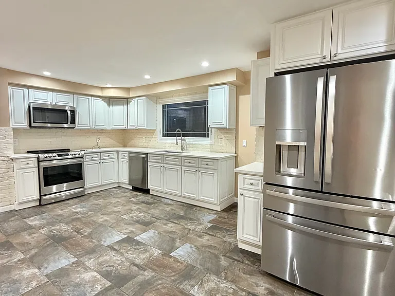 290 Woodbury Rd — Photo 27